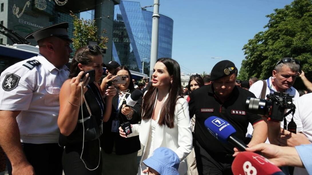 Глава Гагаузии Евгения Гуцул у здания суда в Кишиневе Глава Гагаузии Евгения Гуцул у здания суда в Кишиневе - РИА Новости, 1920, 05.08.2025