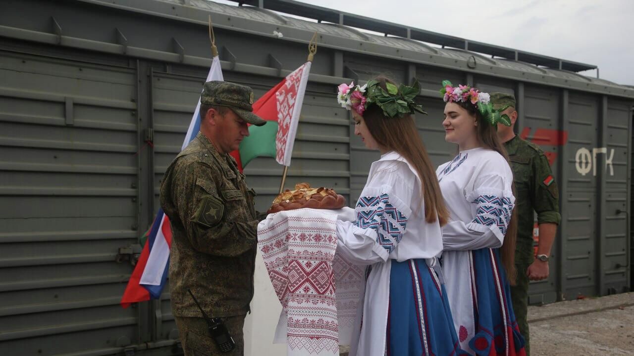 Прибытие первого эшелона с военными ВС России в Белоруссию на учения Запад-2025 - РИА Новости, 1920, 06.08.2025