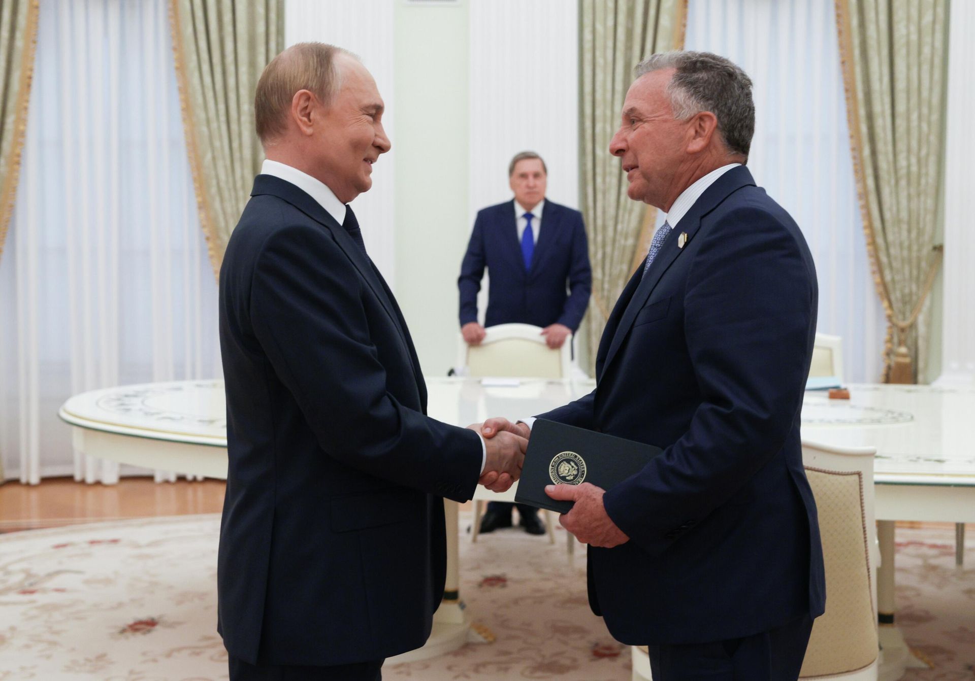 Президент России Владимир Путин и спецпосланник президента США Дональда Трампа по Ближнему Востоку Стивен Уиткофф во время встречи Президент России Владимир Путин и спецпосланник президента США Дональда Трампа по Ближнему Востоку Стивен Уиткофф во время встречи - РИА Новости, 1920, 11.08.2025