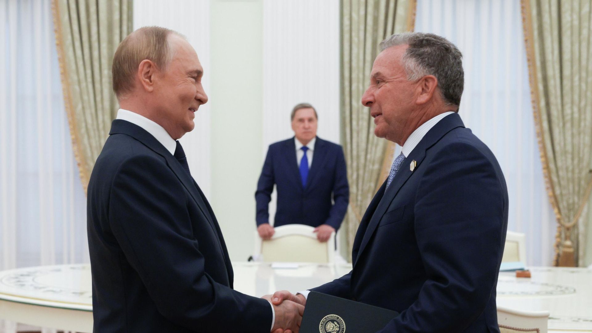 Президент России Владимир Путин и спецпосланник президента США Дональда Трампа по Ближнему Востоку Стивен Уиткофф во время встречи - РИА Новости, 1920, 06.08.2025