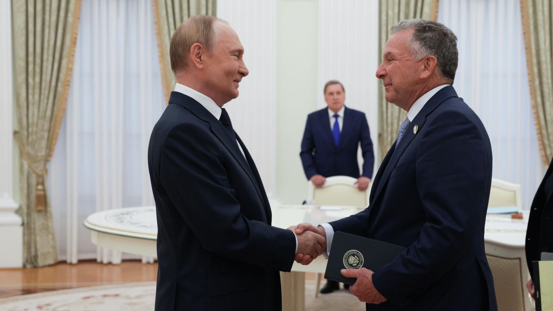 Президент России Владимир Путин и спецпосланник президента США Дональда Трампа по Ближнему Востоку Стивен Уиткофф во время встречи. 6 августа 2025 Президент России Владимир Путин и спецпосланник президента США Дональда Трампа по Ближнему Востоку Стивен Уиткофф во время встречи. 6 августа 2025 - РИА Новости, 1920, 06.08.2025