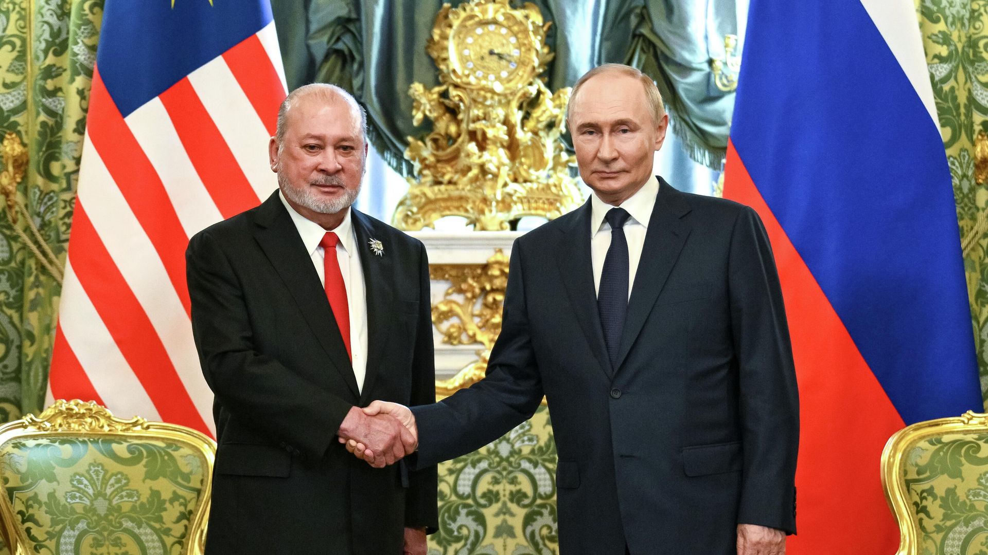 Президент России Владимир Путин и верховный правитель Малайзии султан Ибрагим во время переговоров Президент России Владимир Путин и верховный правитель Малайзии султан Ибрагим во время переговоров - РИА Новости, 1920, 06.08.2025