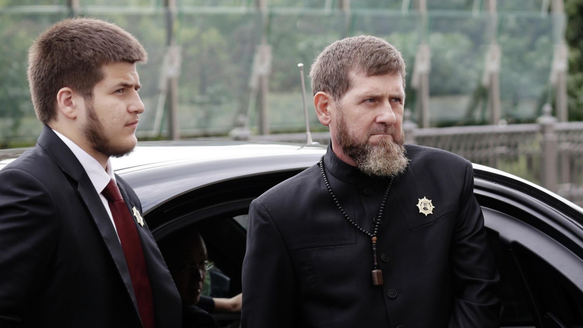 Глава Чеченской Республики Рамзан Кадыров и его сын Адам Кадыров прибыли в Кремль, где пройдет встреча президента РФ Владимира Путина и президента Объединенных Арабских Эмиратов Мухаммеда бен Заида Аль Нахайяна. 7 августа 2025 Глава Чеченской Республики Рамзан Кадыров и его сын Адам Кадыров прибыли в Кремль, где пройдет встреча президента РФ Владимира Путина и президента Объединенных Арабских Эмиратов Мухаммеда бен Заида Аль Нахайяна. 7 августа 2025 - РИА Новости, 1920, 07.08.2025