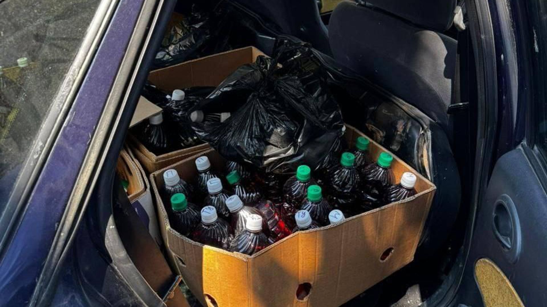 Автомобиль с кустарным алкоголем, изъятым на фоне массового отравления в Геленджике Автомобиль с кустарным алкоголем, изъятым на фоне массового отравления в Геленджике - РИА Новости, 1920, 08.08.2025