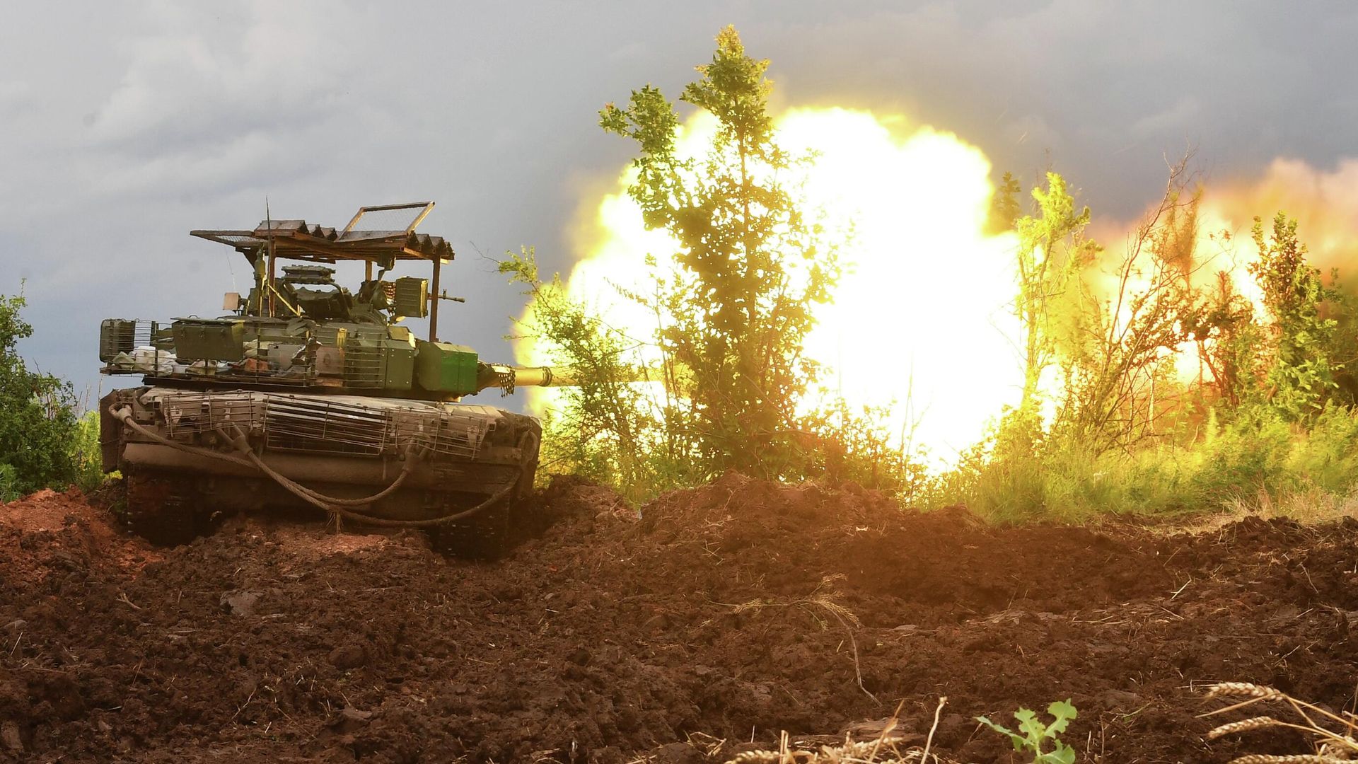 Танк Т-80 военнослужащих ВС РФ в зоне проведения СВО Танк Т-80 военнослужащих ВС РФ в зоне проведения СВО - РИА Новости, 1920, 02.08.2026