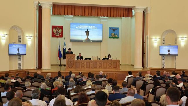 Председатель Белгородской областной Думы Юрий Клепиков представил отчет о деятельности Белгородской облдумы