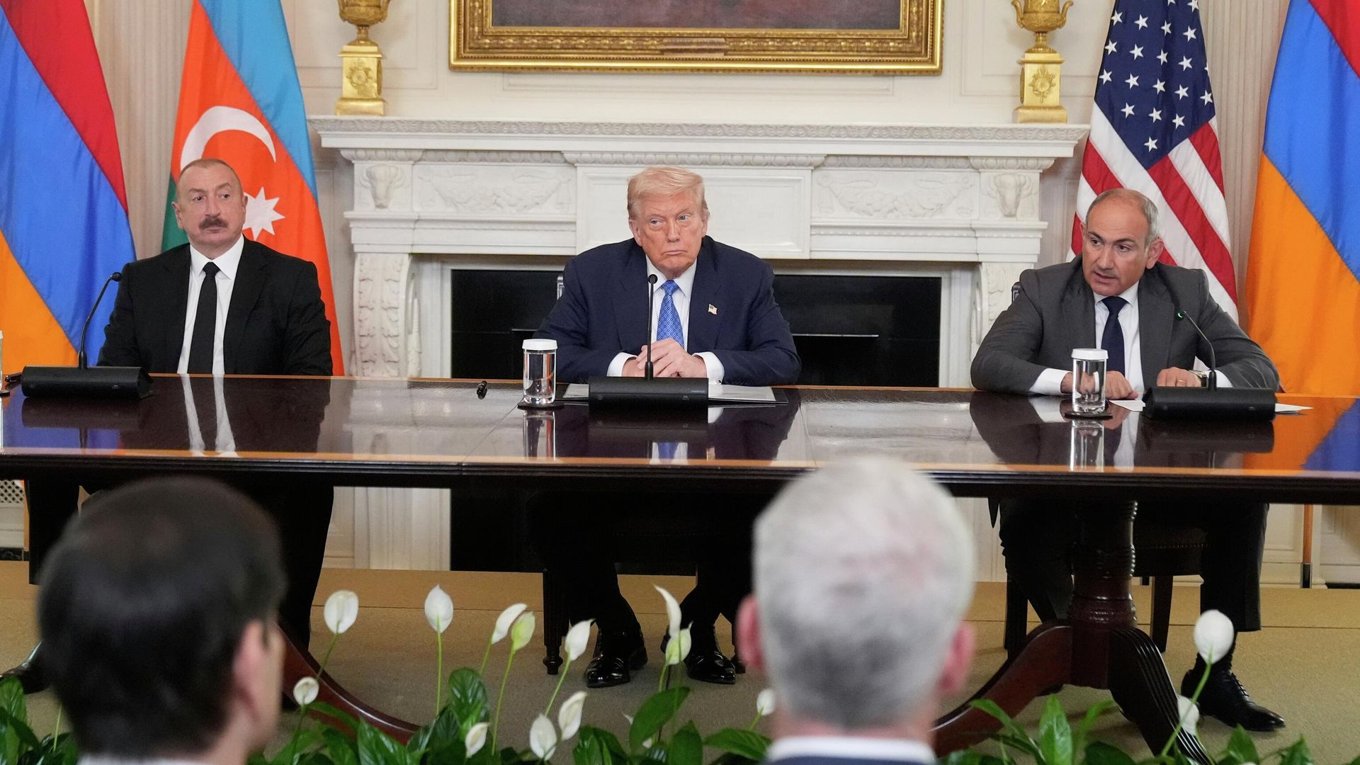 Президент США Дональд Трамп, президент Азербайджана Ильхам Алиев и премьер-министр Армении Никол Пашинян во время церемонии подписания трехстороннего соглашения между странами Президент США Дональд Трамп, президент Азербайджана Ильхам Алиев и премьер-министр Армении Никол Пашинян во время церемонии подписания трехстороннего соглашения между странами - РИА Новости, 1920, 05.09.2026