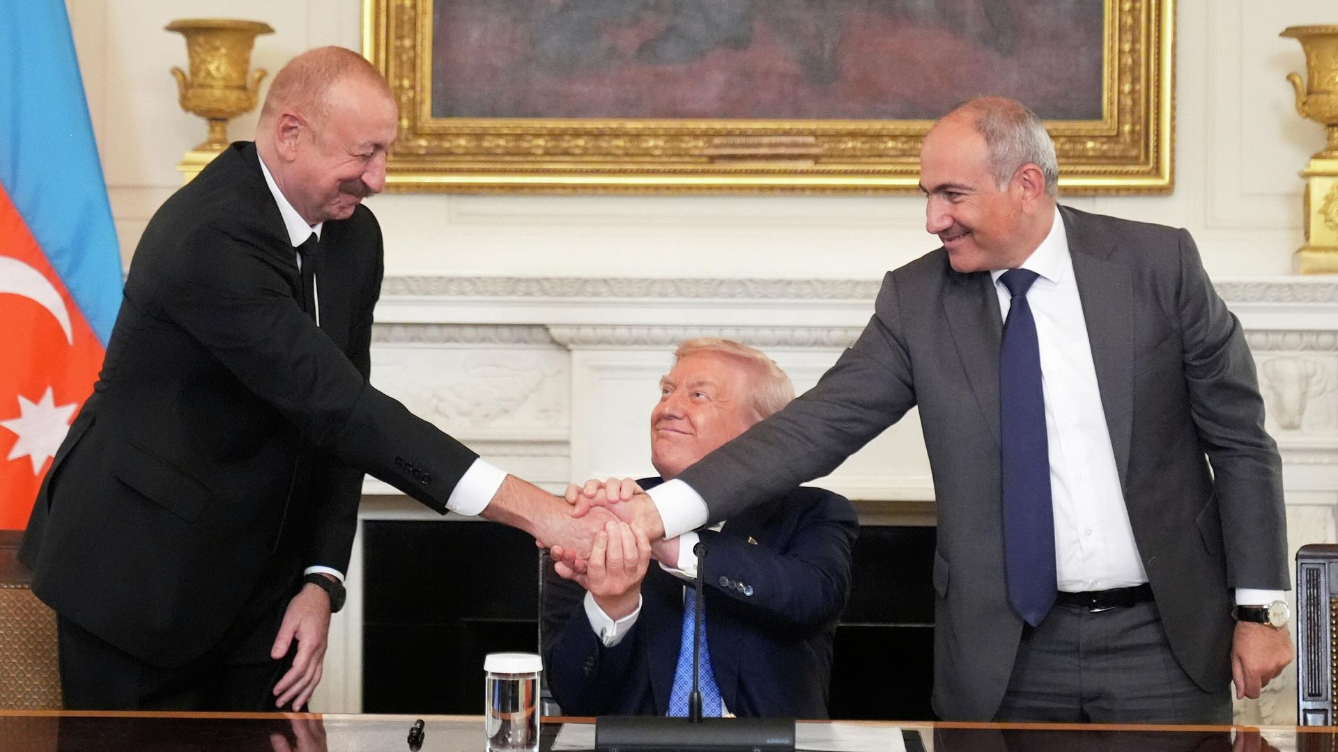 Президент США Дональд Трамп, президент Азербайджана Ильхам Алиев и премьер-министр Армении Никол Пашинян во время церемонии подписания трехстороннего соглашения между странами - РИА Новости, 1920, 09.08.2025