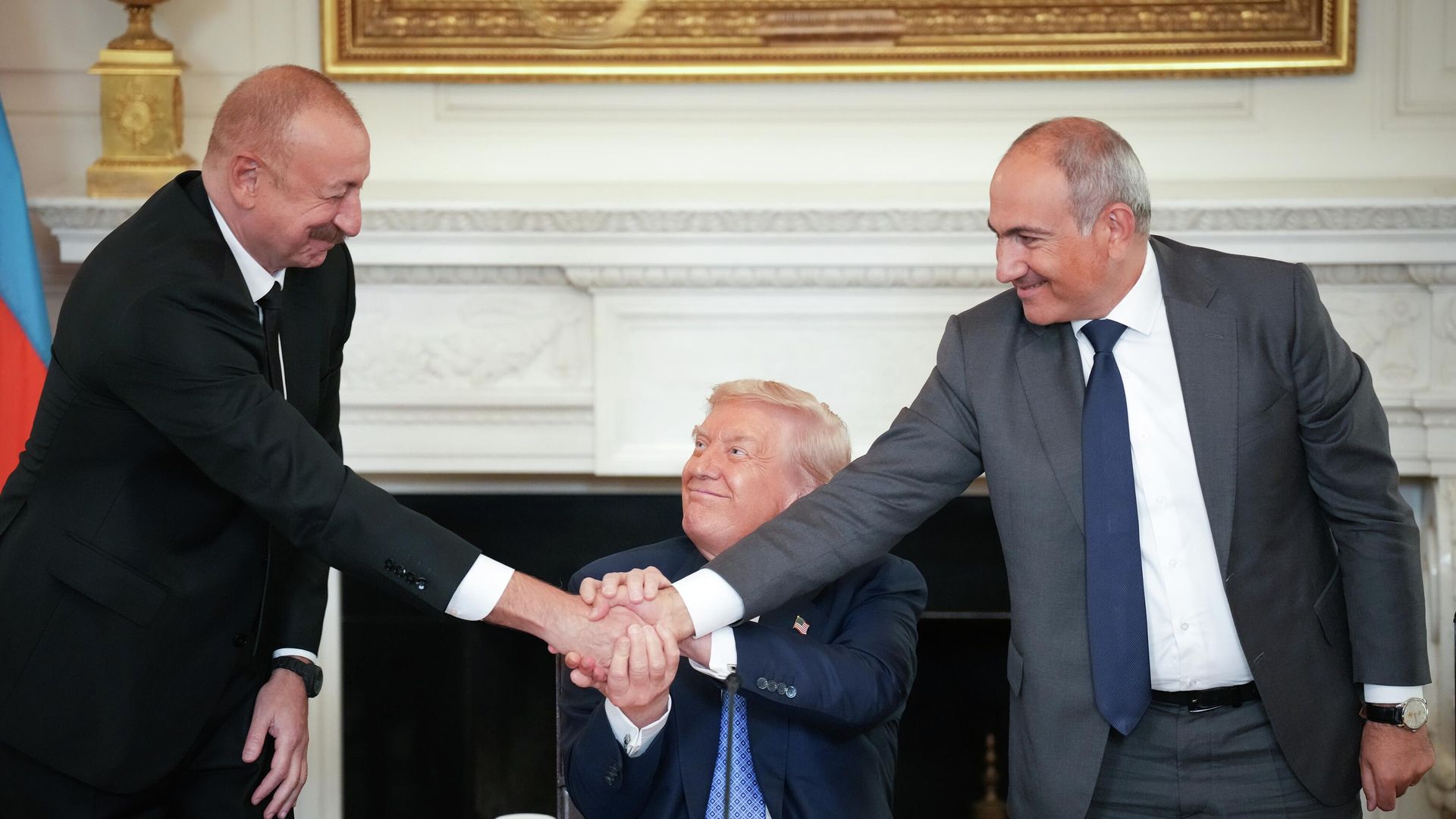 Президент США Дональд Трамп, президент Азербайджана Ильхам Алиев и премьер-министр Армении Никол Пашинян во время церемонии подписания трехстороннего соглашения между странами - РИА Новости, 1920, 09.08.2025