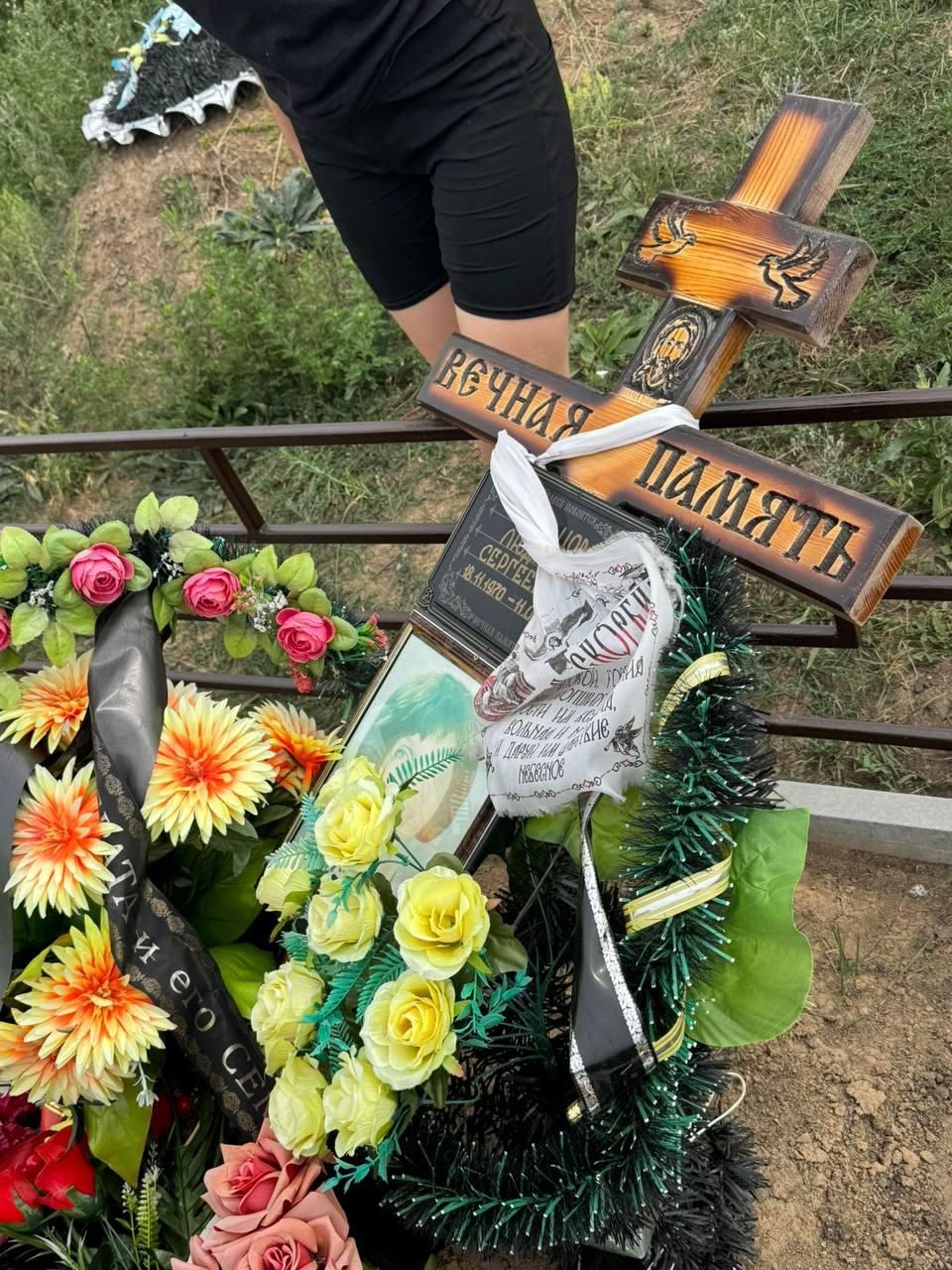 Место происшествия на кладбище в городе Красный Сулин Ростовской области Место происшествия на кладбище в городе Красный Сулин Ростовской области - РИА Новости, 1920, 10.08.2025