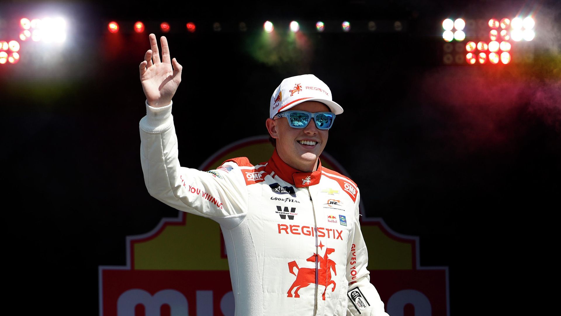 Американский автогонщик Коннор Зилич перед началом гонки серии NASCAR Xfinity Series. 9 августа 2025 Американский автогонщик Коннор Зилич перед началом гонки серии NASCAR Xfinity Series. 9 августа 2025 - РИА Новости, 1920, 10.08.2025