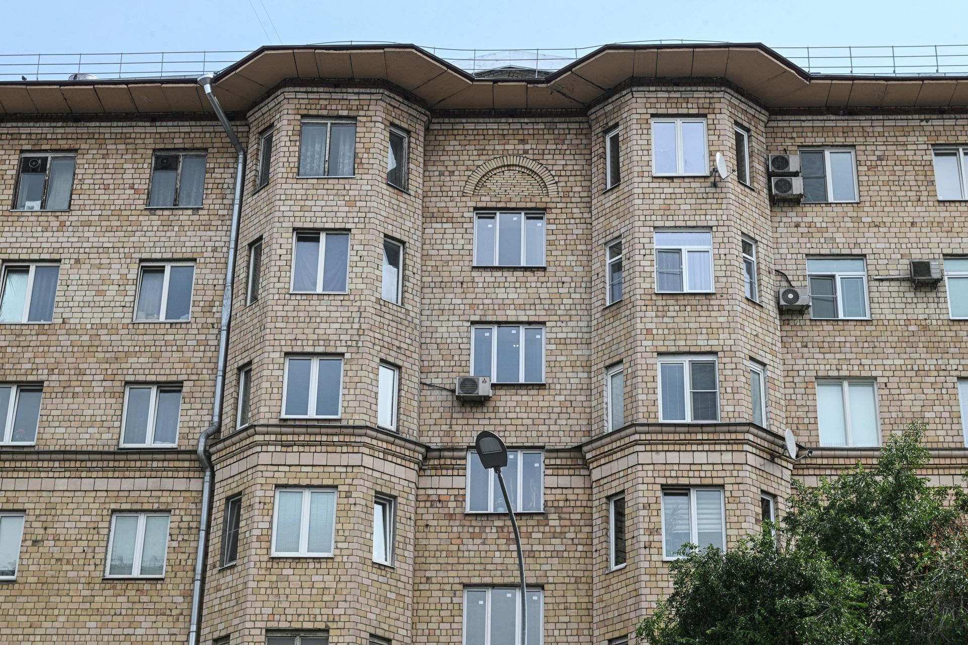 Жилой дом на Тимирязевской улице 16 в Москве. Жилой дом на Тимирязевской улице 16 в Москве. - РИА Новости, 1920, 11.08.2025