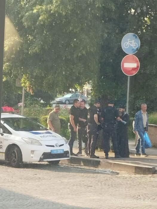 Задержание священника Черновицко-Буковинской епархии УПЦ отца Карпа сотрудниками ТЦК Задержание священника Черновицко-Буковинской епархии УПЦ отца Карпа сотрудниками ТЦК - РИА Новости, 1920, 20.08.2026