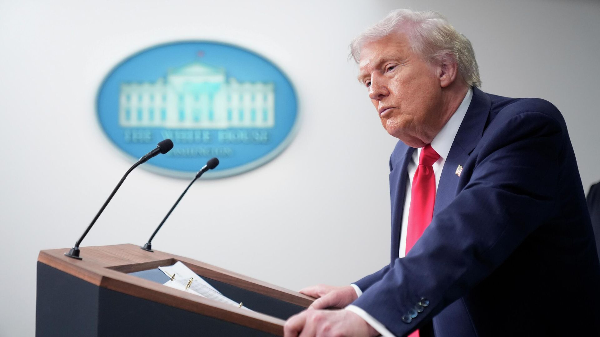 Президент США Дональд Трамп во время пресс-конференции в Белом доме Президент США Дональд Трамп во время пресс-конференции в Белом доме - РИА Новости, 1920, 11.08.2025