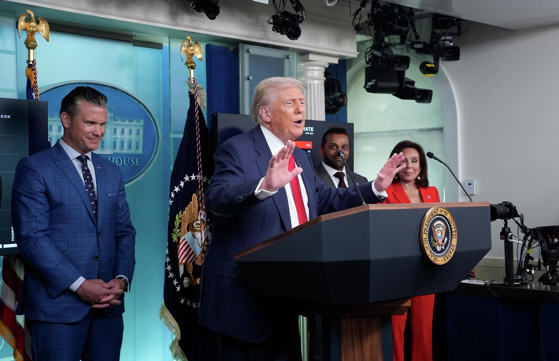 Президент США Дональд Трамп выступает во время пресс-конференции в Белом доме в Вашингтоне Президент США Дональд Трамп выступает во время пресс-конференции в Белом доме в Вашингтоне - РИА Новости, 1920, 25.03.2026