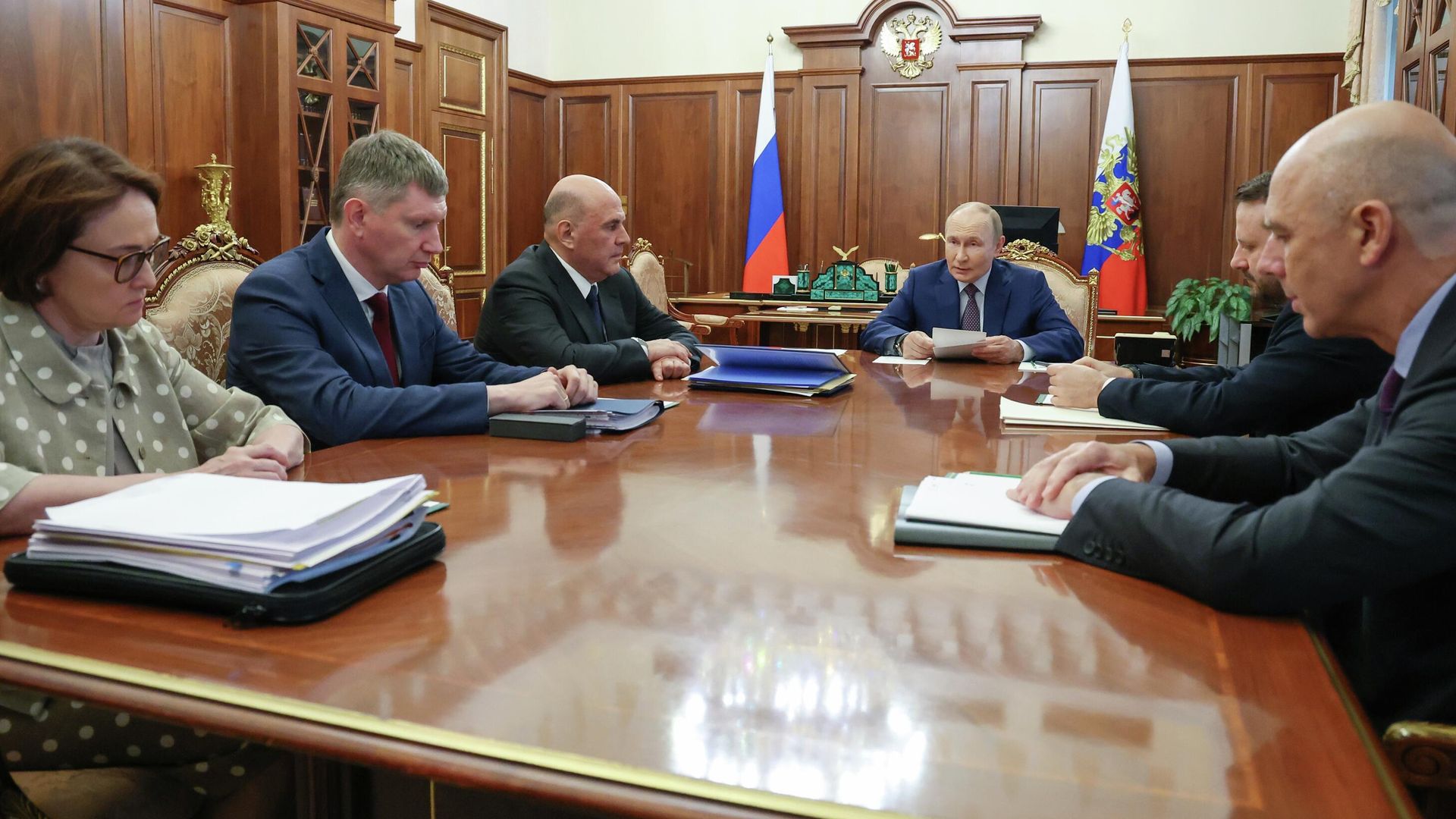 Президент РФ Владимир Путин проводит совещание по экономическим вопросам в Москве - РИА Новости, 1920, 12.08.2025