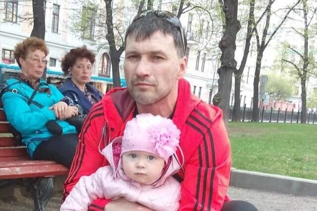 Кикбоксер Дмитрий Лиходумов с дочерью Кикбоксер Дмитрий Лиходумов с дочерью - РИА Новости, 1920, 13.08.2025