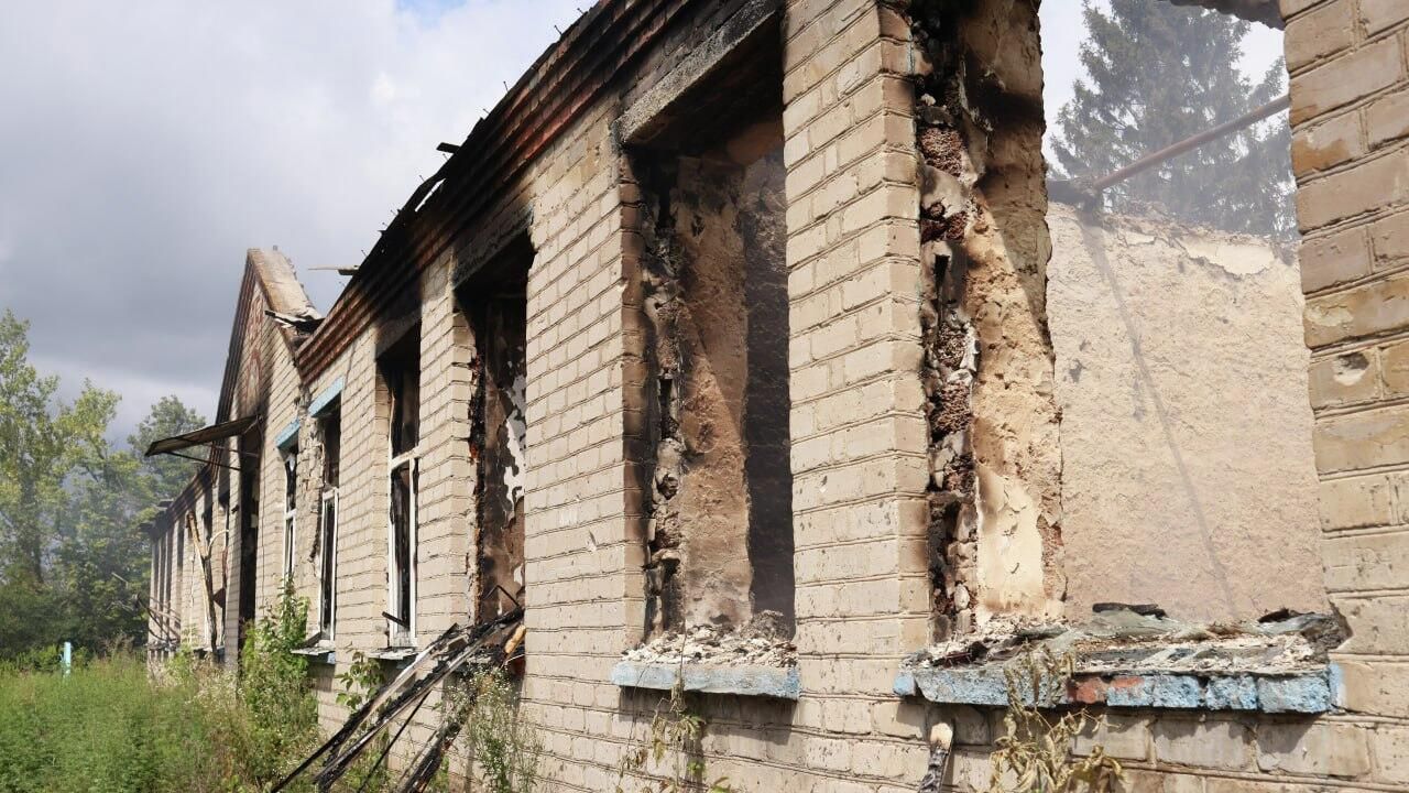 Последствия обстрела со стороны ВСУ здания школы в харьковском селе Николаевка Последствия обстрела со стороны ВСУ здания школы в харьковском селе Николаевка - РИА Новости, 1920, 12.08.2025