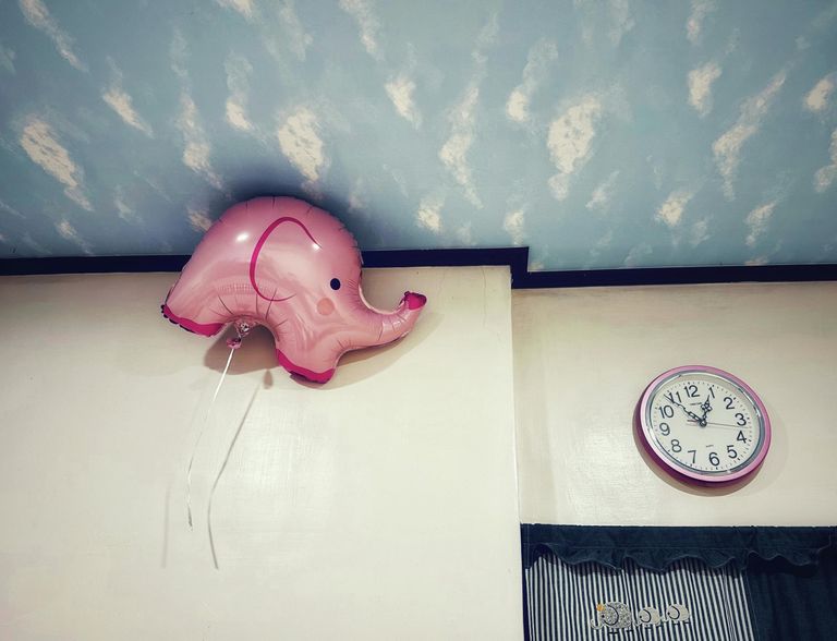 Снимок Who lost the elephant balloon? фотографа из Тайваня Leo Huang, победивший в категории Lifestyle конкурса IPPAWARDS 2025 Снимок Who lost the elephant balloon? фотографа из Тайваня Leo Huang, победивший в категории Lifestyle конкурса IPPAWARDS 2025
