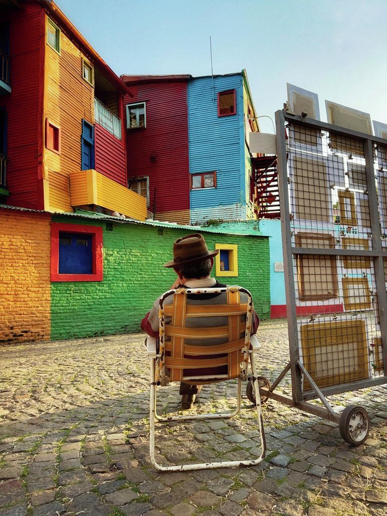 Снимок Vibrant Colours of The Neighbourhood фотографа из Великобритании Karolina Zielony, победивший в категории People конкурса IPPAWARDS 2025 Снимок Vibrant Colours of The Neighbourhood фотографа из Великобритании Karolina Zielony, победивший в категории People конкурса IPPAWARDS 2025