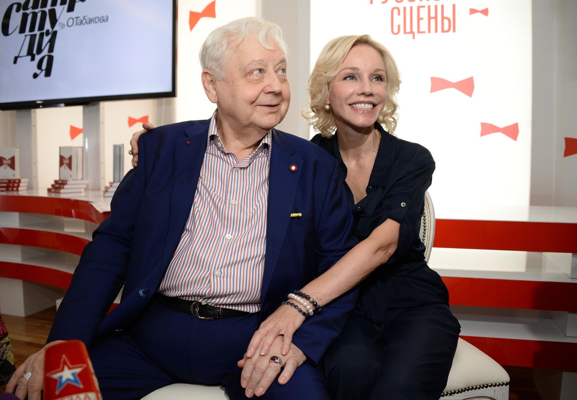 Актер и режиссер Олег Табаков и его супруга актриса Марина Зудина на презентации книги Табаков русской сцены, приуроченной к открытию нового юбилейного сезона в Театре под руководством Олега Табакова - РИА Новости, 1920, 04.11.2025