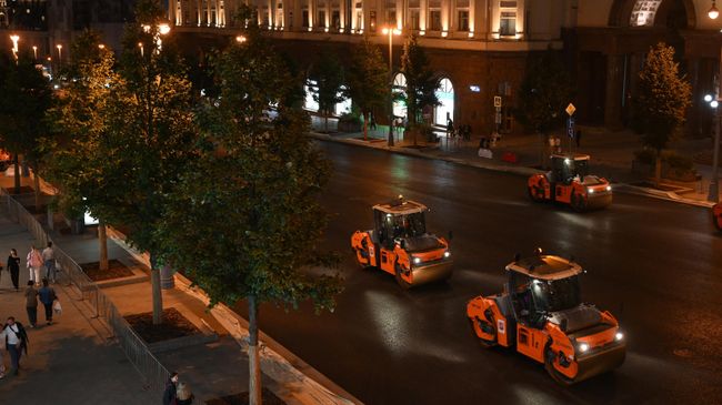 Работы по замене асфальта на участке Тверской улицы