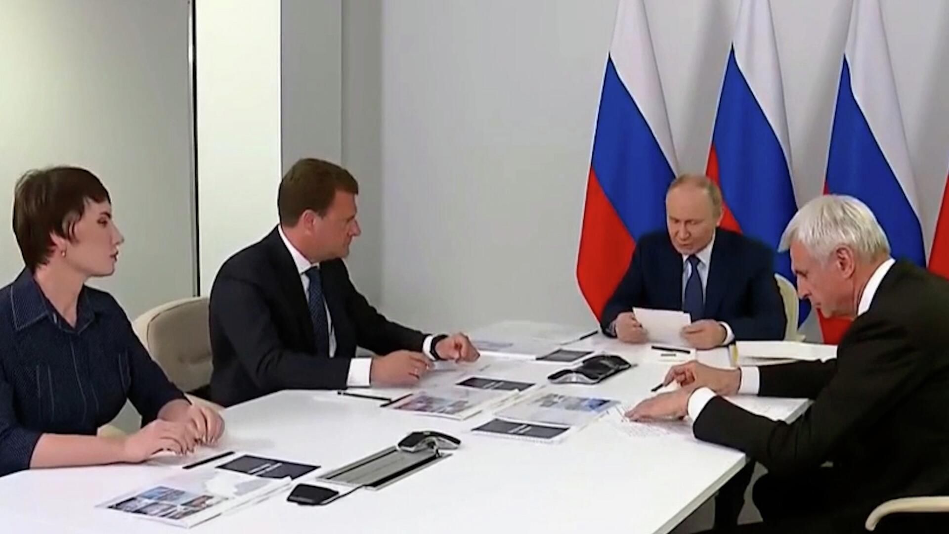 Путин на совещании, посвященном вопросам развития Магадана Путин на совещании, посвященном вопросам развития Магадана - РИА Новости, 1920, 15.08.2025