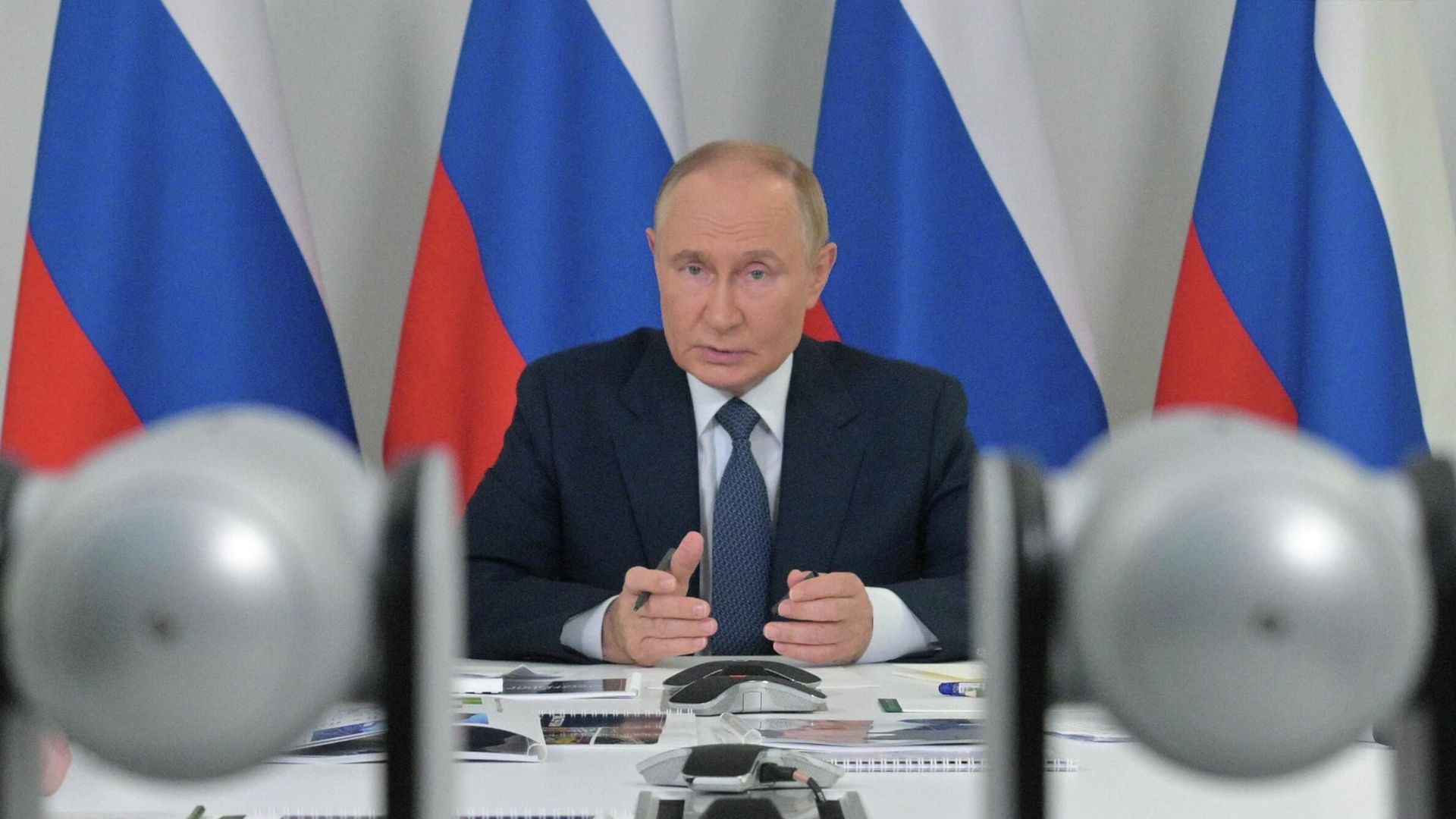 Президент РФ Владимир Путин в режиме видеоконференции проводит совещание о ходе реализации мастер-плана города Магадан Президент РФ Владимир Путин в режиме видеоконференции проводит совещание о ходе реализации мастер-плана города Магадан - РИА Новости, 1920, 15.08.2025
