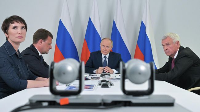 Президент РФ Владимир Путин в режиме видеоконференции проводит совещание о ходе реализации мастер-плана города Магадан