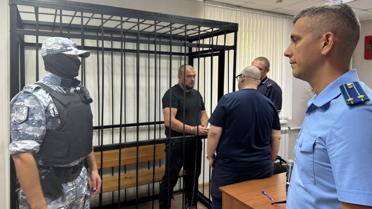 Мужчина, подозреваемый в убийстве федерального судьи в Камышинском районе, во время судебного заседания - РИА Новости, 1920, 15.08.2025