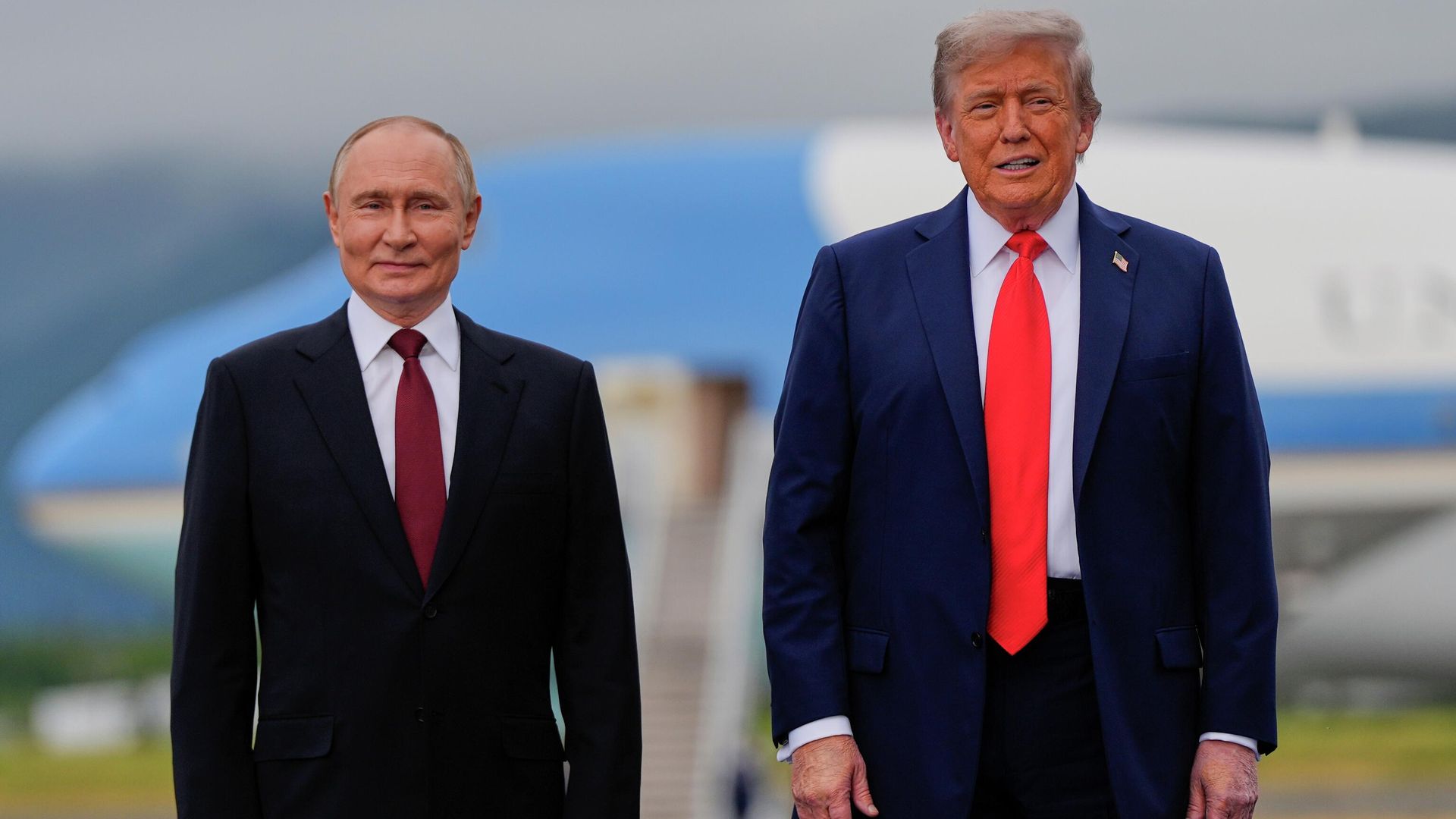 Президент России Владимир Путин и президент США Дональд Трамп Президент России Владимир Путин и президент США Дональд Трамп - РИА Новости, 1920, 16.10.2025
