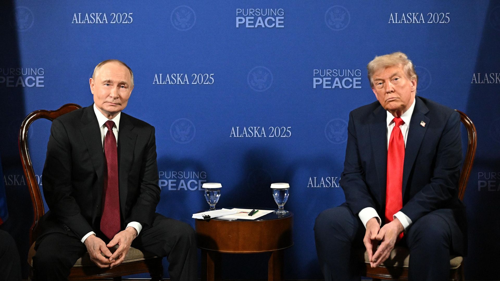 Президент США Дональд Трамп во время переговоров с президентом РФ Владимиром Путиным в узком составе на Аляске Президент США Дональд Трамп во время переговоров с президентом РФ Владимиром Путиным в узком составе на Аляске - РИА Новости, 1920, 16.08.2025