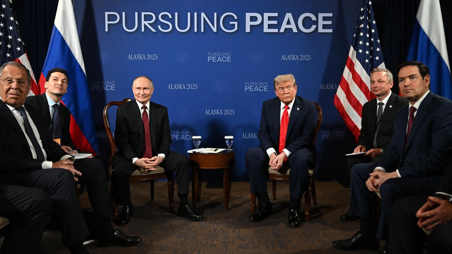 Президент РФ Владимир Путин и президент США Дональд Трамп во время переговоров в узком составе на Аляске Президент РФ Владимир Путин и президент США Дональд Трамп во время переговоров в узком составе на Аляске - РИА Новости, 1920, 16.08.2025