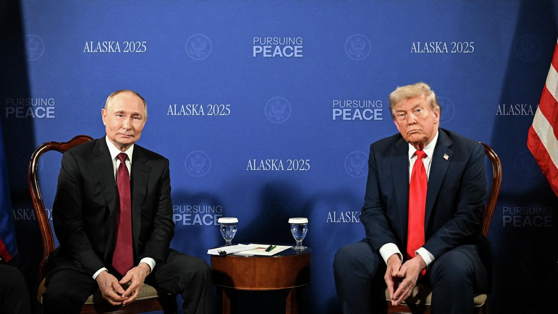 Президент РФ Владимир Путин и президент США Дональд Трамп во время переговоров в узком составе на Аляске Президент РФ Владимир Путин и президент США Дональд Трамп во время переговоров в узком составе на Аляске - РИА Новости, 1920, 16.08.2025