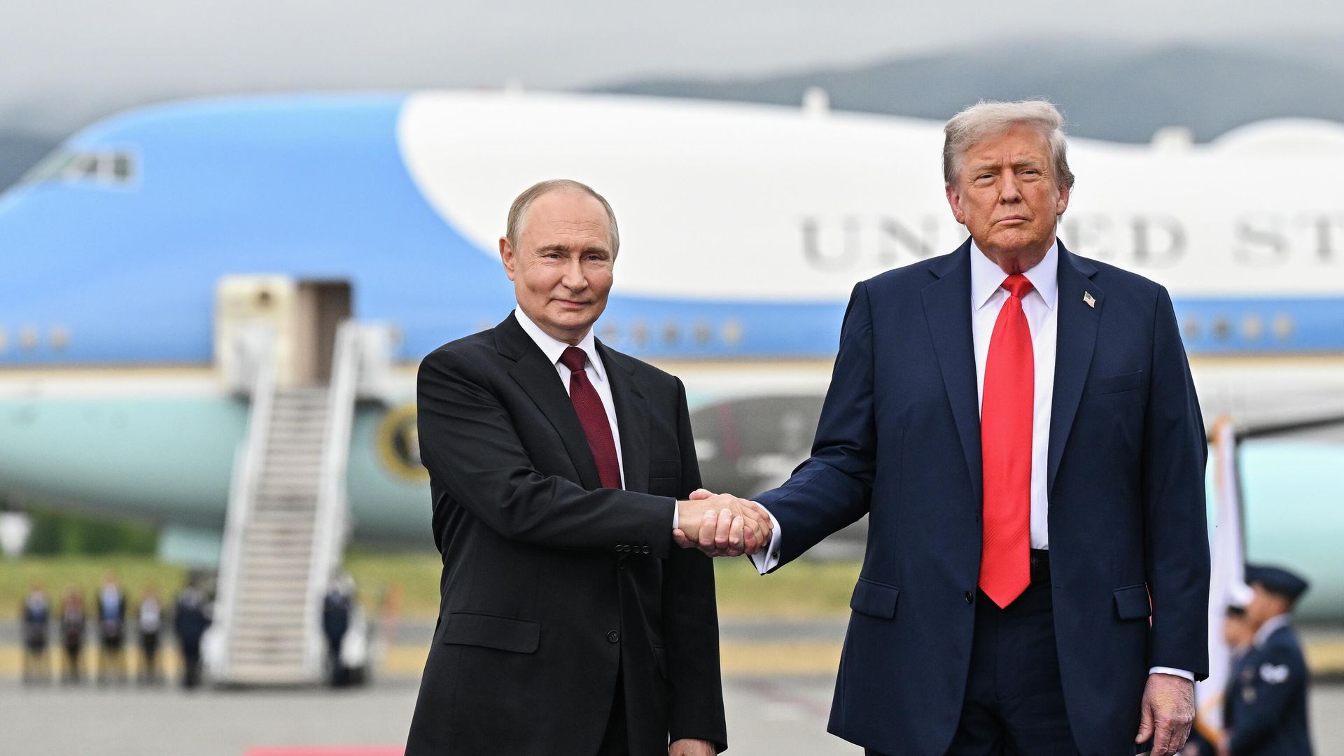 Рукопожатие Путина и Трампа Рукопожатие Путина и Трампа - РИА Новости, 1920, 15.08.2025