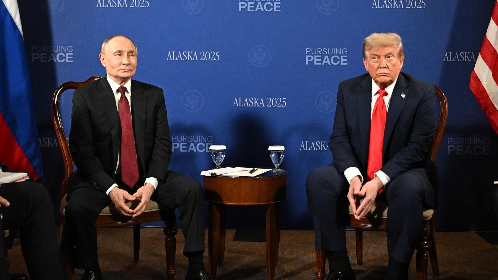 Президент РФ Владимир Путин и президент США Дональд Трамп во время переговоров в узком составе на Аляске Президент РФ Владимир Путин и президент США Дональд Трамп во время переговоров в узком составе на Аляске - РИА Новости, 1920, 16.08.2025