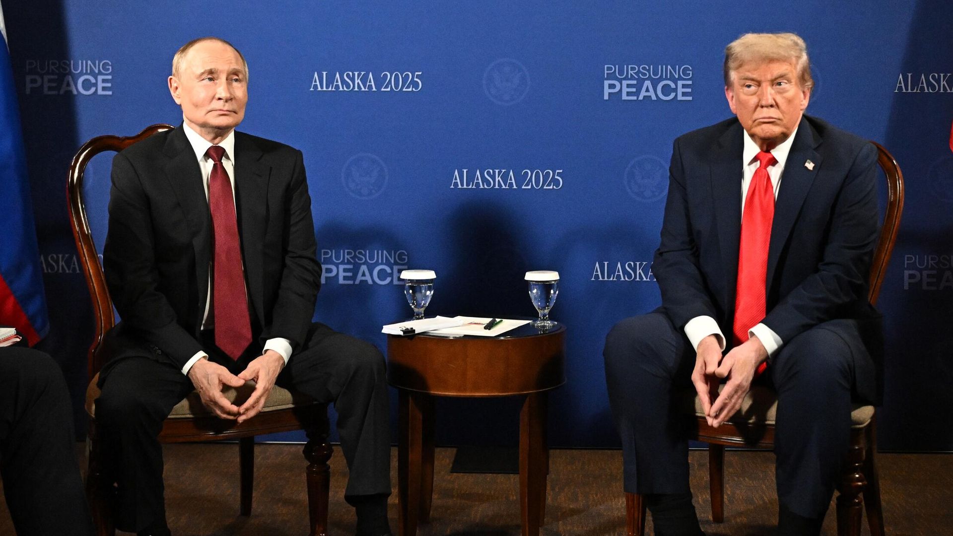 Президент РФ Владимир Путин и президент США Дональд Трамп во время переговоров в узком составе на Аляске Президент РФ Владимир Путин и президент США Дональд Трамп во время переговоров в узком составе на Аляске - РИА Новости, 1920, 16.08.2025