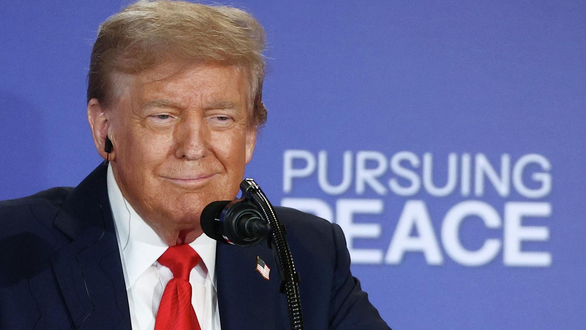Президент США Дональд Трамп на пресс-конференции по итогам переговоров с президентом РФ Владимиром Путиным на Аляске Президент США Дональд Трамп на пресс-конференции по итогам переговоров с президентом РФ Владимиром Путиным на Аляске - РИА Новости, 1920, 23.08.2025