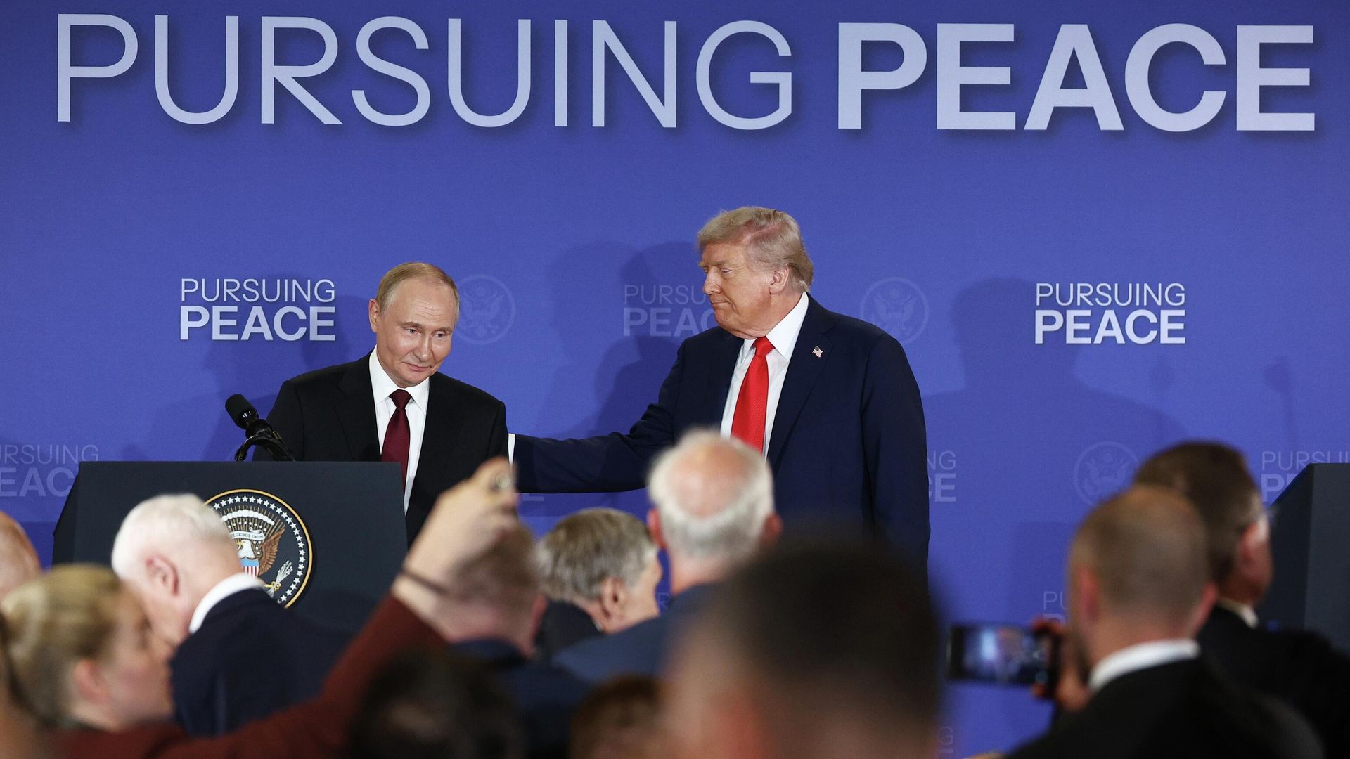 Владимир Путин на совместной пресс-конференции по итогам переговоров на Аляске Владимир Путин на совместной пресс-конференции по итогам переговоров на Аляске - РИА Новости, 1920, 17.08.2025