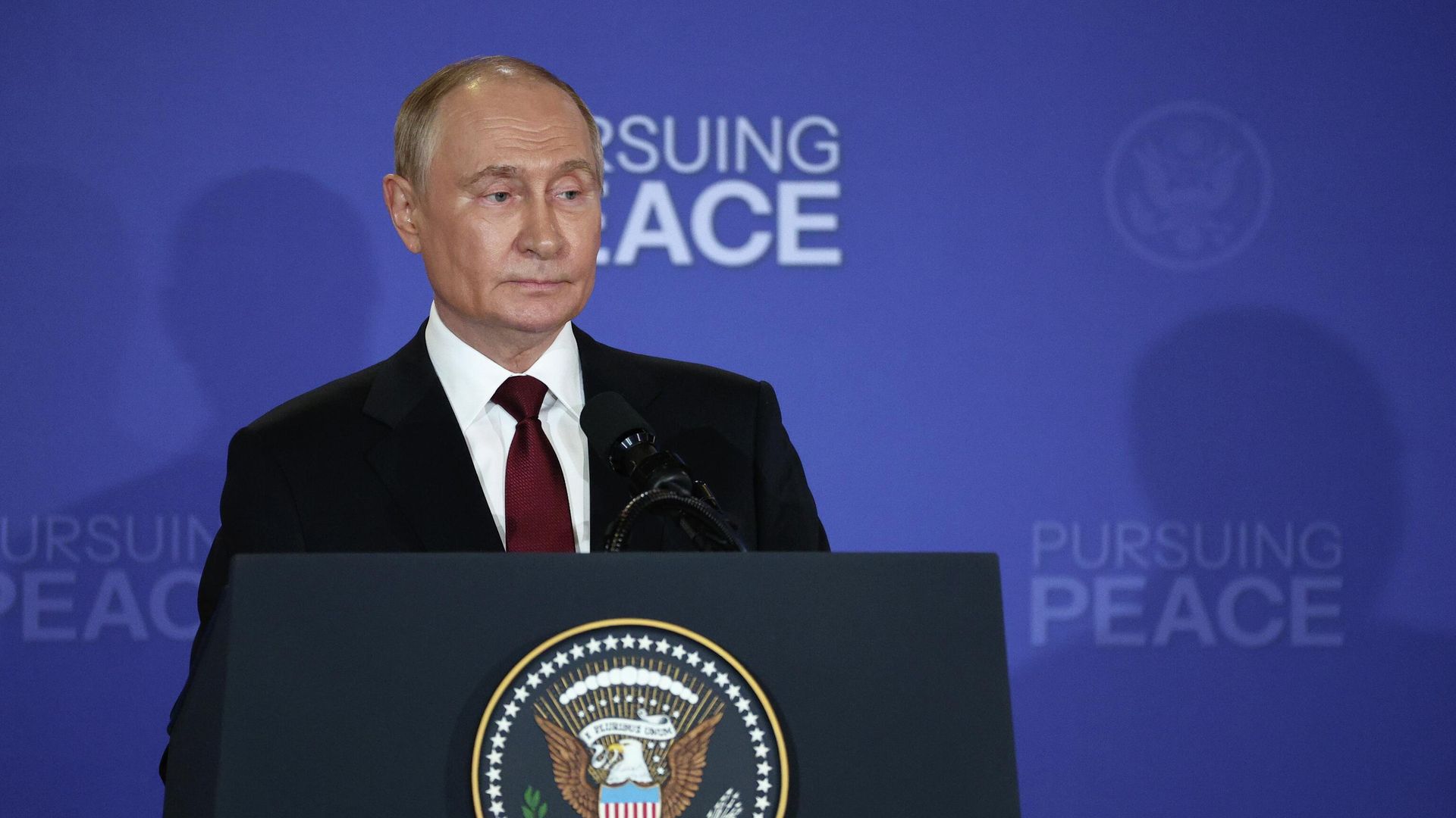 Президент РФ Владимир Путин на пресс-конференции по итогам переговоров с президентом США Дональдом Трампом на Аляске Президент РФ Владимир Путин на пресс-конференции по итогам переговоров с президентом США Дональдом Трампом на Аляске - РИА Новости, 1920, 16.08.2025
