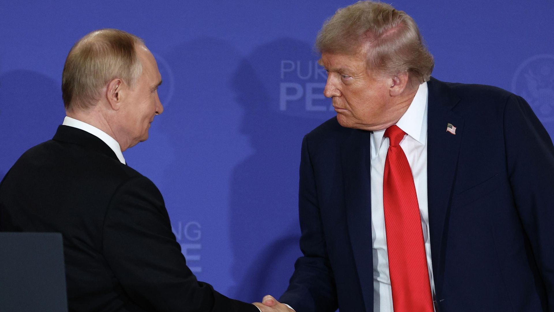 Владимир Путин и Дональд Трамп Владимир Путин и Дональд Трамп - РИА Новости, 1920, 09.10.2026