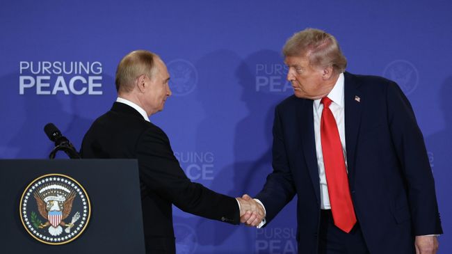 Владимир Путин и Дональд Трамп на совместной пресс-конференции по итогам переговоров на Аляске