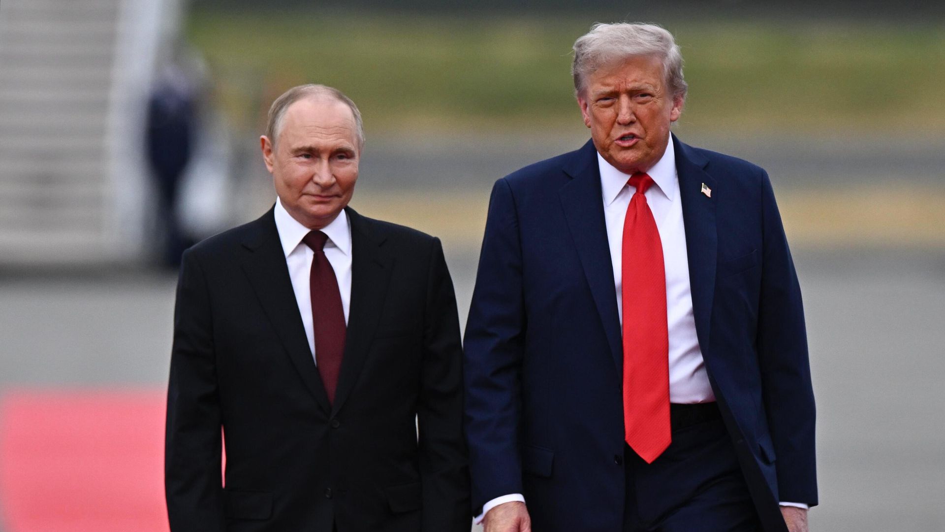 Президент РФ Владимир Путин и президент США Дональд Трамп во время встречи на военной базе Эльмендорф-Ричардсон на Аляске - РИА Новости, 1920, 15.08.2025
