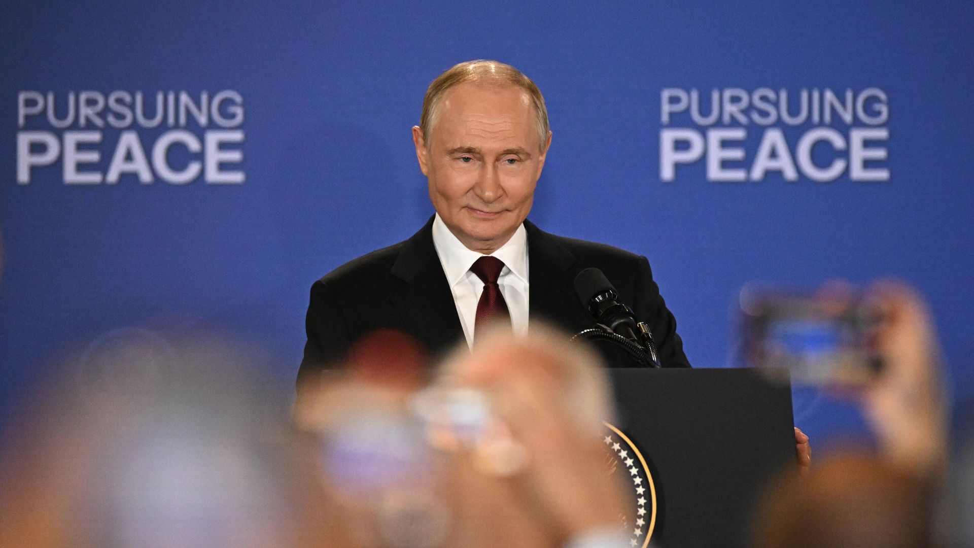 Владимир Путин на пресс-конференции по итогам переговоров с президентом США Дональдом Трампом на Аляске - РИА Новости, 1920, 16.08.2025
