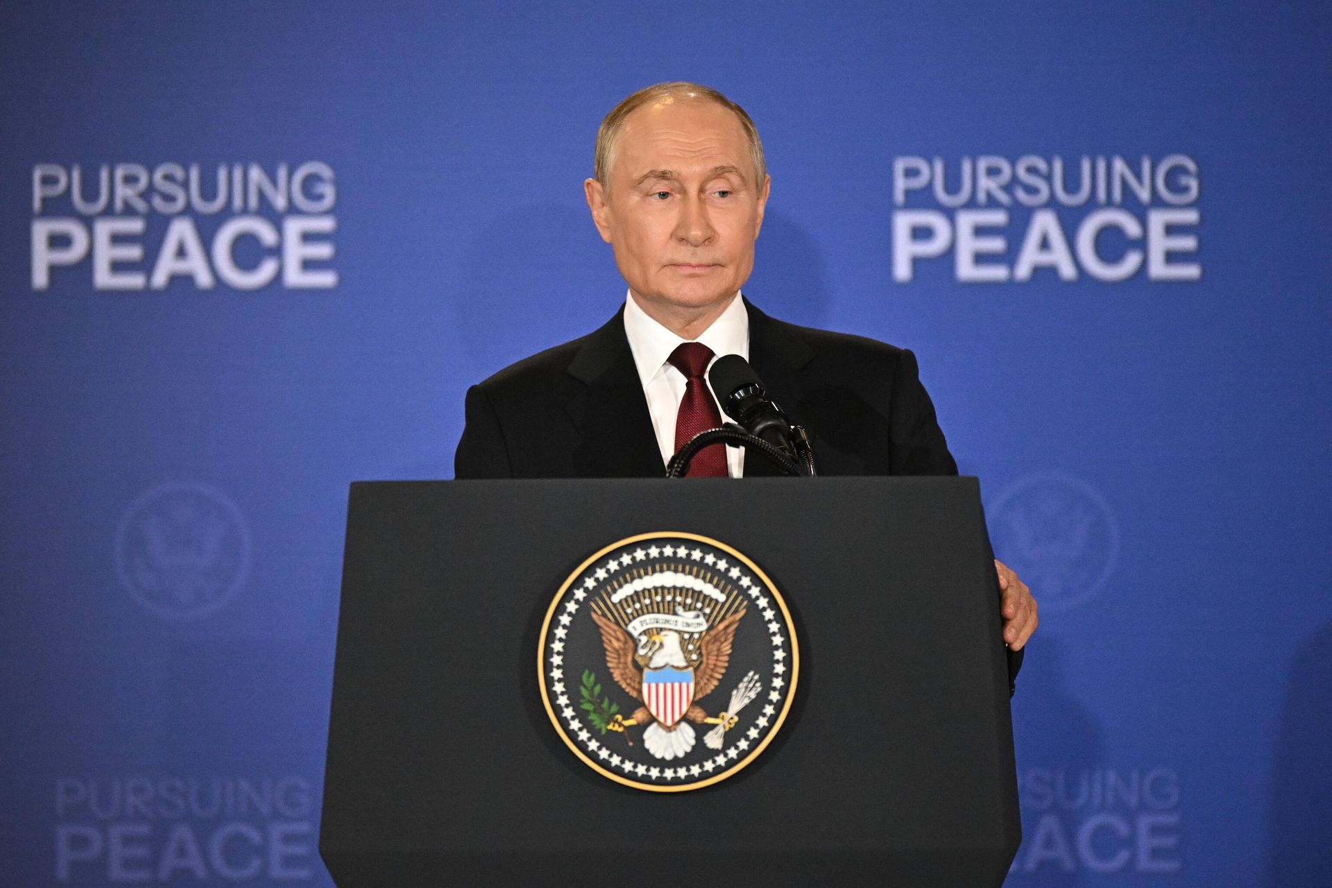 Президент РФ Владимир Путин на пресс-конференции по итогам переговоров с президентом США Дональдом Трампом на Аляске - РИА Новости, 1920, 16.08.2025