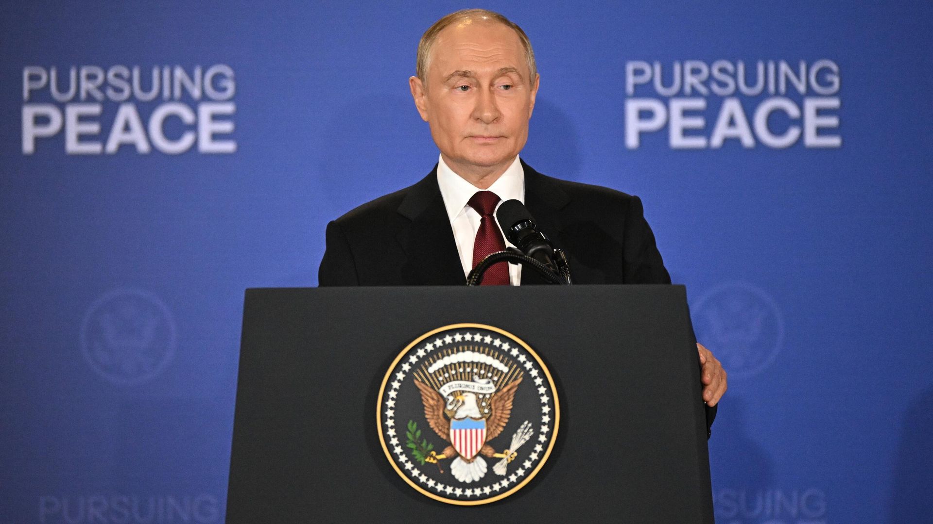 Владимир Путин на пресс-конференции по итогам переговоров с президентом США Дональдом Трампом на Аляске - РИА Новости, 1920, 17.08.2025