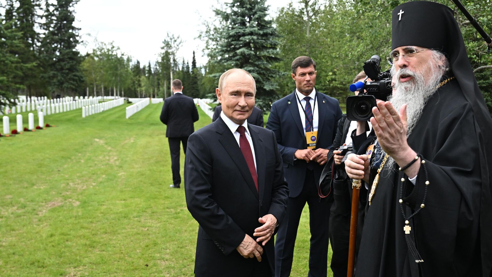 Путин пообщался с американским православным священником и подарил ему 2 иконы Путин пообщался с американским православным священником и подарил ему 2 иконы - РИА Новости, 1920, 16.08.2025