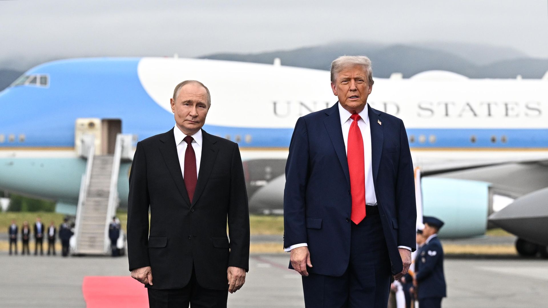 Президент РФ Владимир Путин и президент США Дональд Трамп во время встречи на военной базе Эльмендорф-Ричардсон на Аляске Президент РФ Владимир Путин и президент США Дональд Трамп во время встречи на военной базе Эльмендорф-Ричардсон на Аляске - РИА Новости, 1920, 09.02.2026