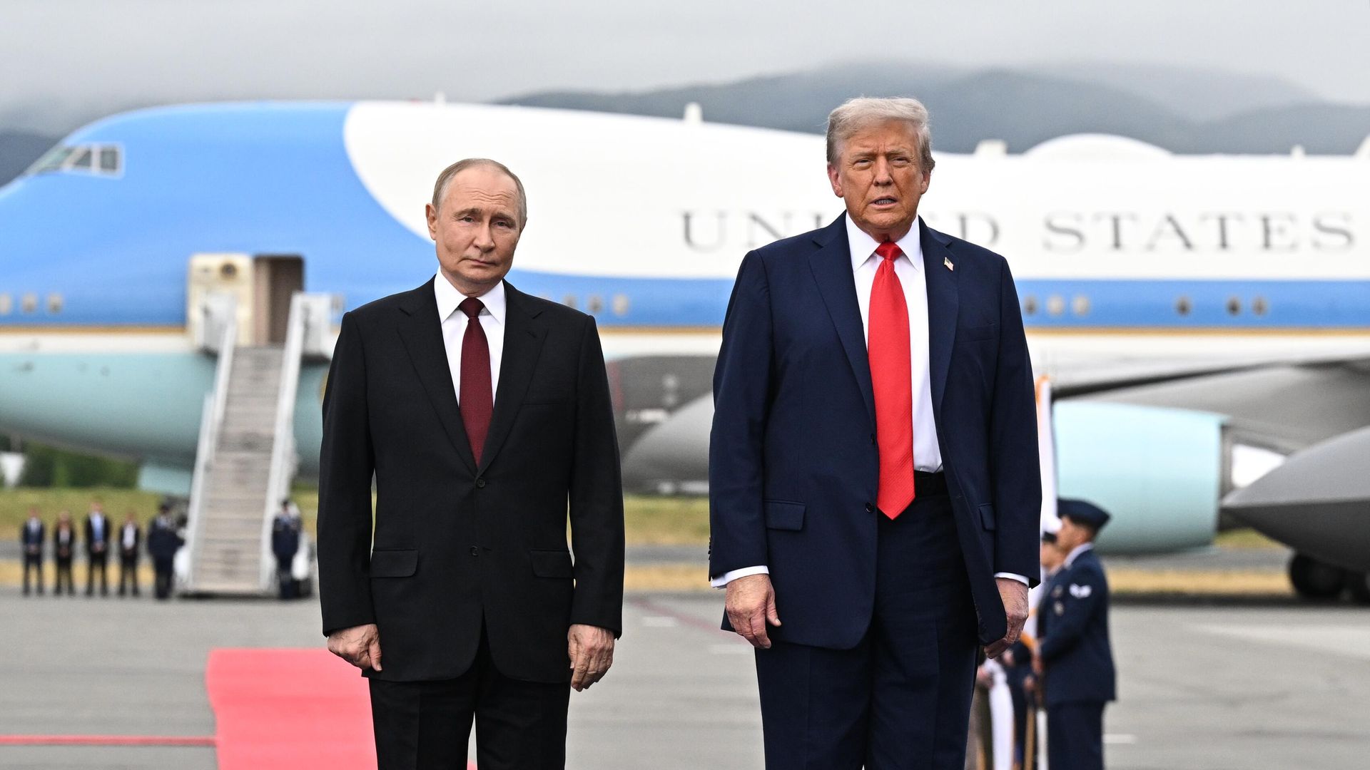 Президент России Владимир Путин и президент США Дональд Трамп - РИА Новости, 1920, 16.10.2025