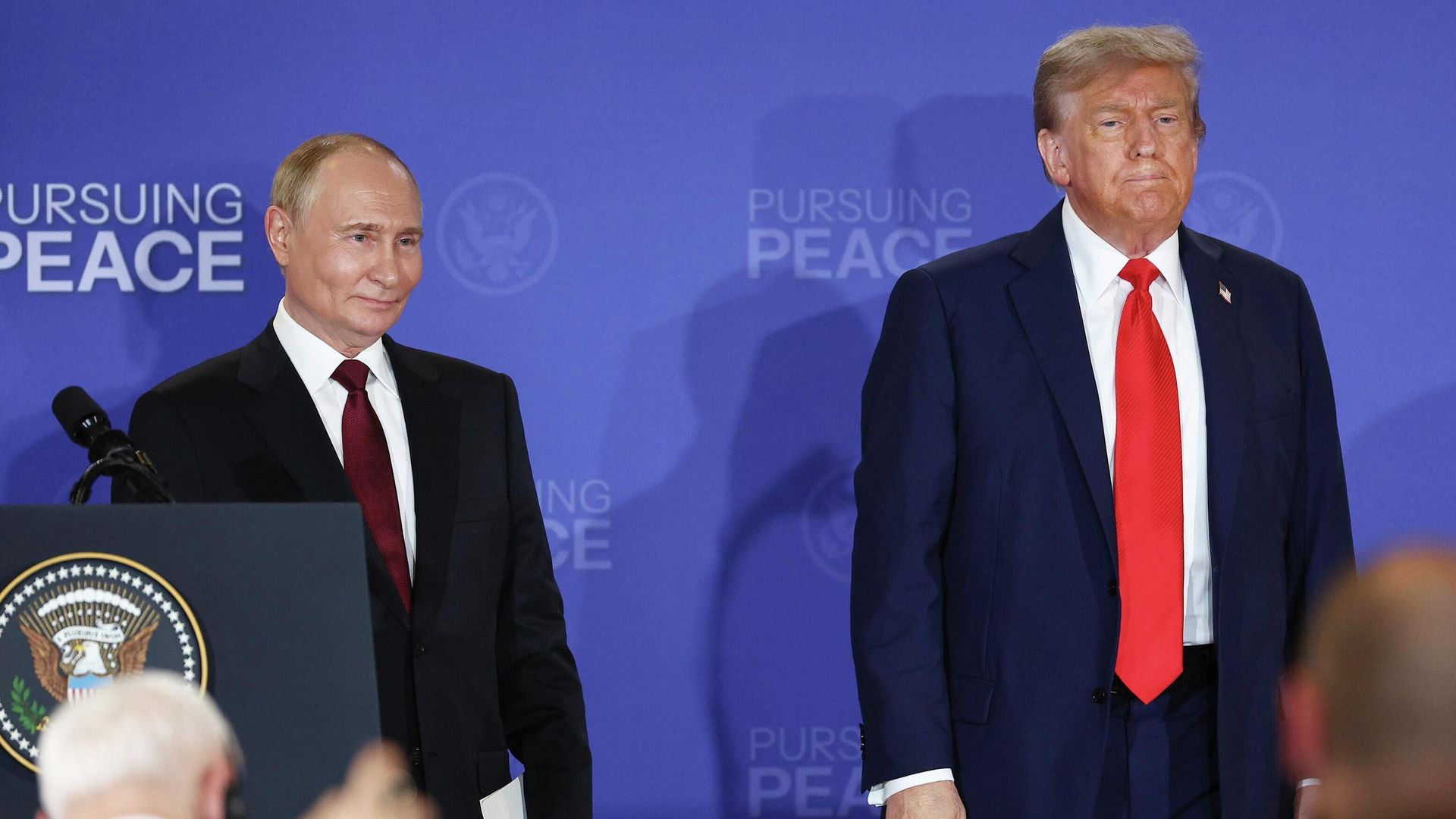 Владимир Путин и Дональд Трамп на совместной пресс-конференции по итогам переговоров на Аляске Владимир Путин и Дональд Трамп на совместной пресс-конференции по итогам переговоров на Аляске - РИА Новости, 1920, 17.08.2025